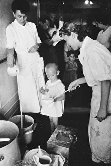 Quaker: Quakers aid refugees WWII