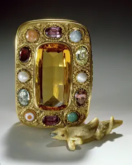 Lacertilia: Quartz box and carved lizard