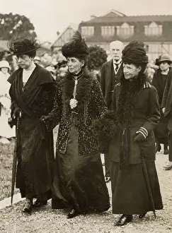 Charlotte Zeepvat (iln): Queen Alexandra with her sisters