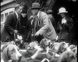 Beagles: Queen Alexandra Talking To People Outside A