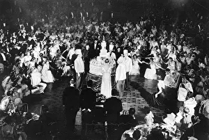 Curtsey: Queen Charlotte's Ball, 1934