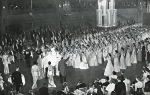 Curtsy: Queen Charlotte's Ball 1939