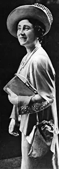 Gasmasks: Queen Elizabeth in 1939