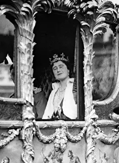 Queen Elizabeth in a carriage, 1937