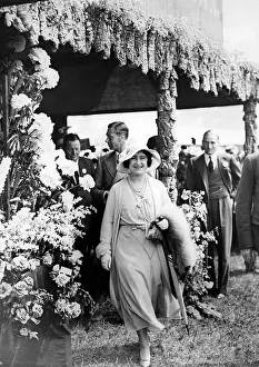 Windsors: Queen Elizabeth at a flower show, 1932