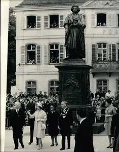 Luebke: Queen Elizabeth II and Beethoven statue