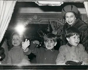 Linley: Queen Elizabeth II and children on train