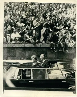 Awaited: Queen Elizabeth II and Mayor of Hamburg