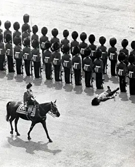 Fainted: Queen Elizabeth II, Trooping of the Colour