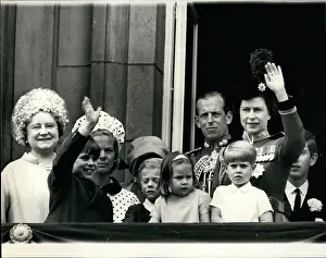 Owing: Queen Elizabeth II, Trooping of the Colour, balcony scene