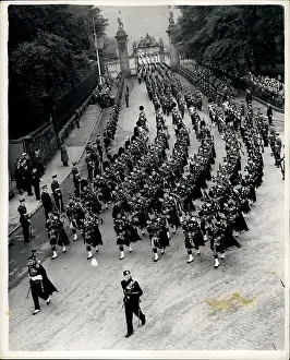 Pipers: Queen Elizabeth II visit, procession in Edinburgh, Scotland