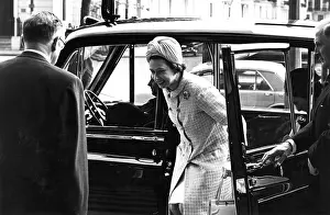 John Benton Harris (iln): Queen Elizabeth II visiting the V&A