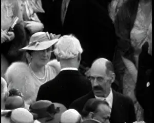 Wishers: Queen Elizabeth Talking with Well Wishers