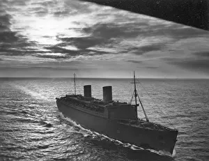 Tierra: Queen Elizabeth on the way to USA
