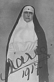 Roumania: Queen Marie of Romania in nurse's uniform, WW1