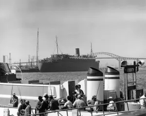 Longbeach: QUEEN MARY STAR LINER