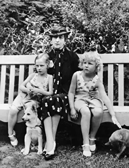 Ragnhild: Queen Maud of Norway with her granddaughters