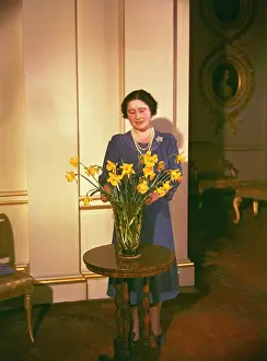 Fourty: Queen Mother arranging daffodils