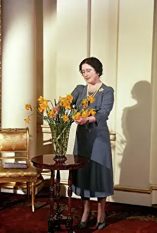 Fourty: Queen mother arranging yellow daffodils