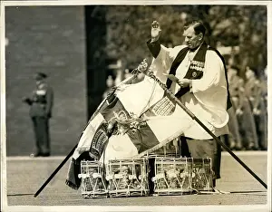 Tidworth: Queen Mother at colours ceremony