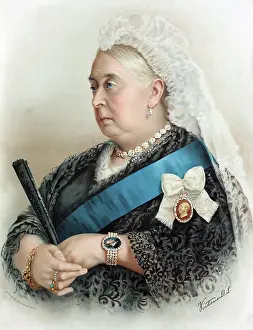 Brooch: Queen Victoria holding a fan