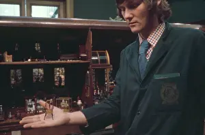 John Benton-harris: Queen's Dolls House