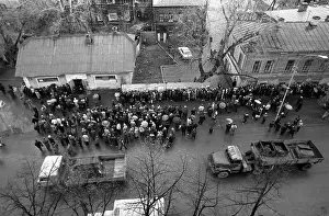 Essential: Queue of essential commodities in Perm, 1991