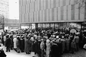 Queue: Queue for Mars chocolate bars in Moscow, 1991