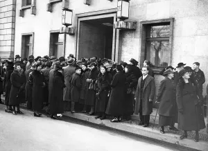 Queuing: Queue on New Year's Day in front of the Reich