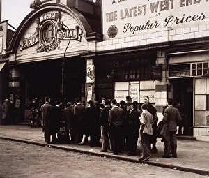 Racy: QUEUEING FOR CINEMA 40S