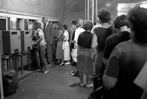 Kavashkin: Queues in Moscow Metro, 1992