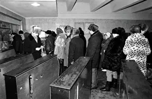 Queue: Queues in Moscow Metro, 1995