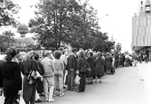 Queue: Queues for sweets in Kalininsky avenue, 1990
