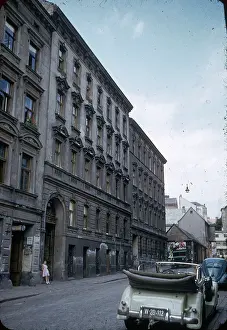 Viennese: Quiet street in Vienna, Austria