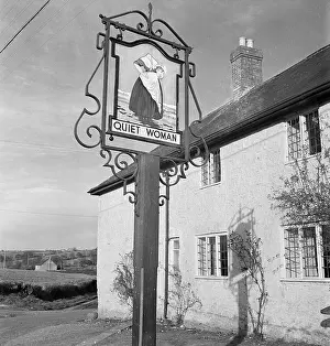 Headless: Quiet Woman Pub