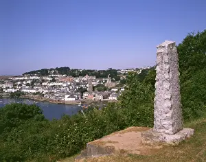 Quiller: Quiller-Couch memorial pillar, Fowey, Cornwall