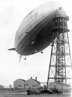 R101: R101 airship on mooring mast