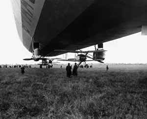 G Faag: R33 Airship with Biplane Hanging Below