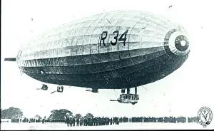 R34 airship in flight