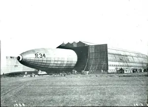 Walked: The R34 airship being ~walked out