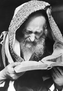 Rabbi: Rabbi reading in the Warsaw Ghetto, 1941