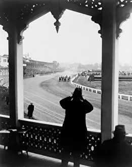 Lcgr1308: Race horses rounding the bend during race at the