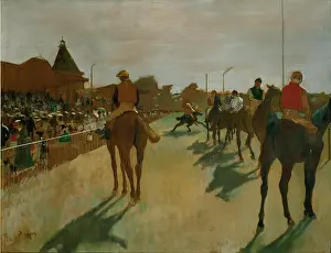 Defile: Race horses in front of the stands