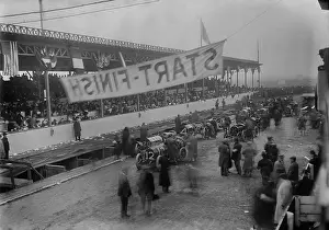 Racecars: Racecars lining up at the start of the Vanderbilt