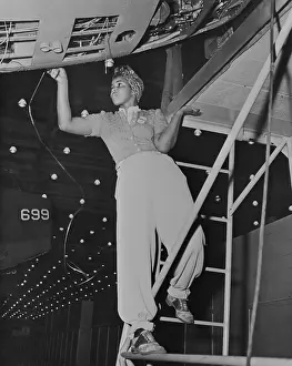Lcgr1312: Racially integrated workers in a Douglas Aircraft