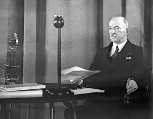 Historie: Radio announcement of President Benes