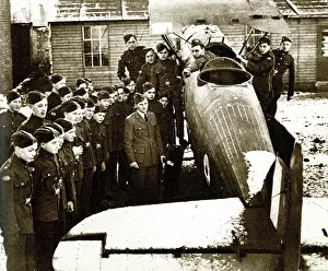 Tuck: RAF cadets watch an expert demonstrating the controls, WW2