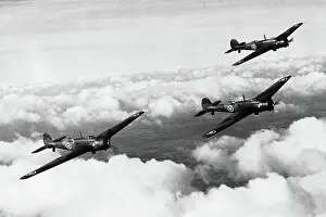 Record Breaking: Three RAF Vickers Wellesleys flying in formation on a Wo?