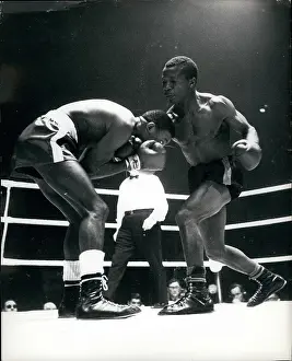 Featherweight: Rafiu King and Harry Floyd Smith, boxing match