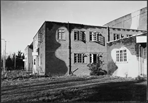 Identifies: RAF's No. 2 School of Photography